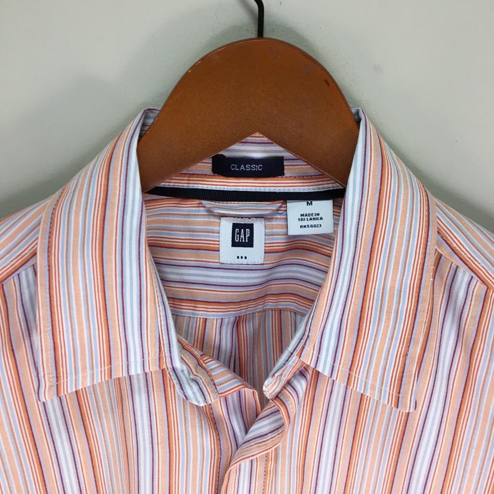 Gap Men’s SZMedium Classic Fit Long sleeve Button